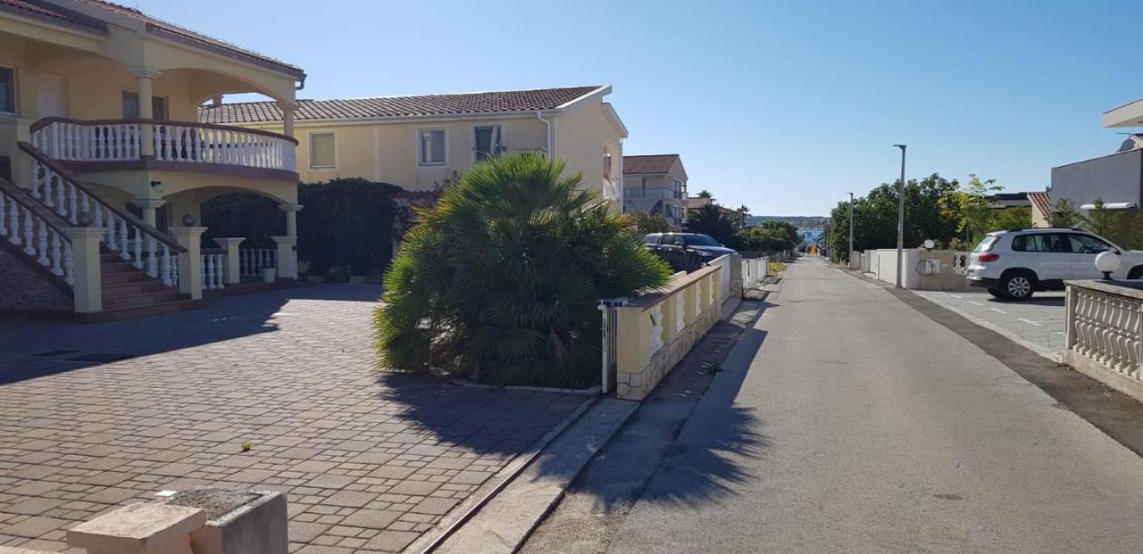 Apartments With A Parking Space Vir - 18407 Bagian luar foto