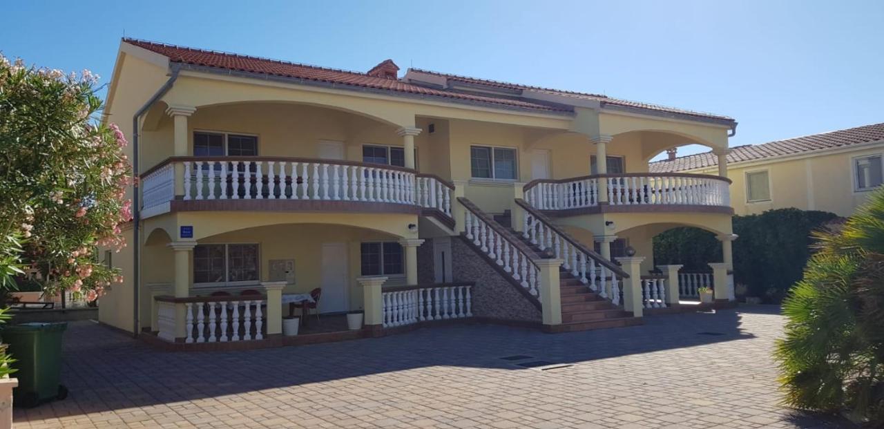 Apartments With A Parking Space Vir - 18407 Bagian luar foto